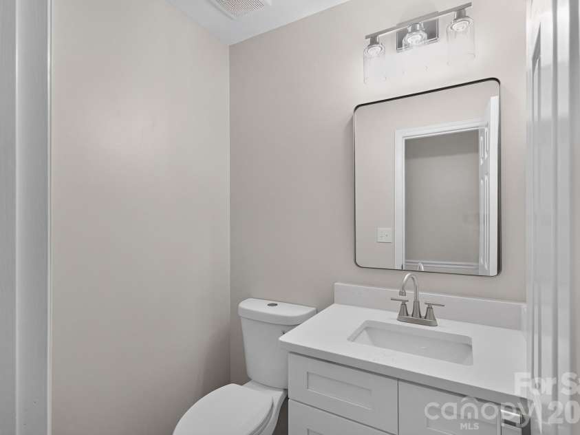 10304 Shady Rest Lane, Charlotte, NC 28214.  MLS# CAR4397605, YatesRealty ID 40872. 