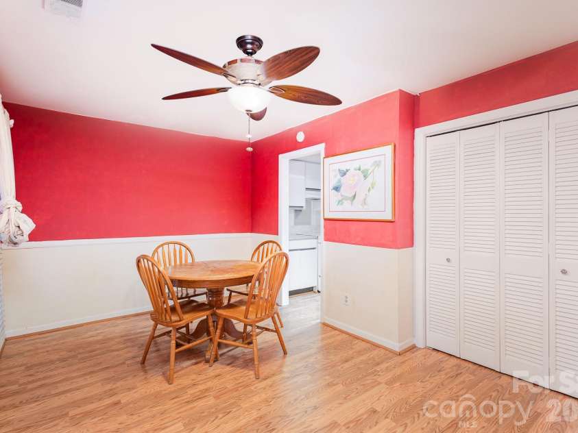 8017 Regent Park Lane, Charlotte, NC 28210.  MLS# CAR4410359, YatesRealty ID 40873. 