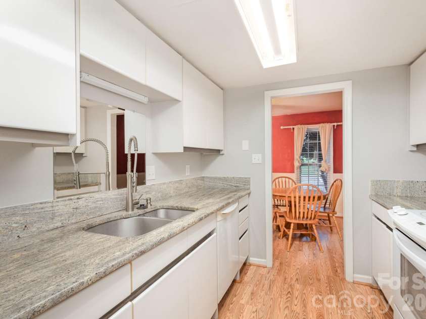 8017 Regent Park Lane, Charlotte, NC 28210.  MLS# CAR4410359, YatesRealty ID 40873. 
