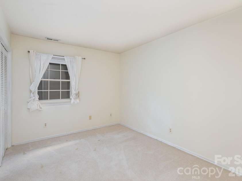 8017 Regent Park Lane, Charlotte, NC 28210.  MLS# CAR4410359, YatesRealty ID 40873. 