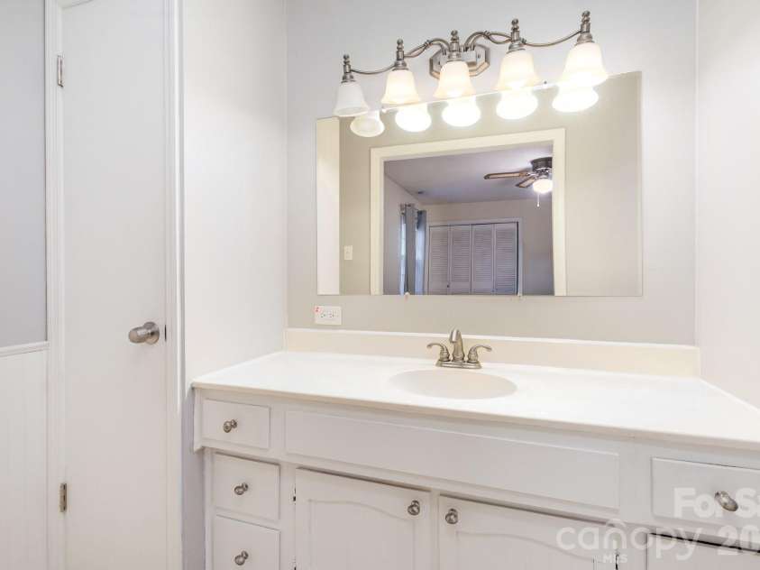8017 Regent Park Lane, Charlotte, NC 28210.  MLS# CAR4410359, YatesRealty ID 40873. 