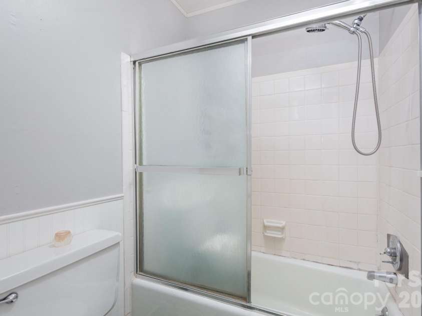8017 Regent Park Lane, Charlotte, NC 28210.  MLS# CAR4410359, YatesRealty ID 40873. 