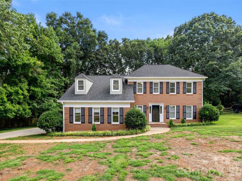 13110 Graymist Drive, Charlotte, NC 28215.  MLS# CAR4410322, YatesRealty ID 40874. 