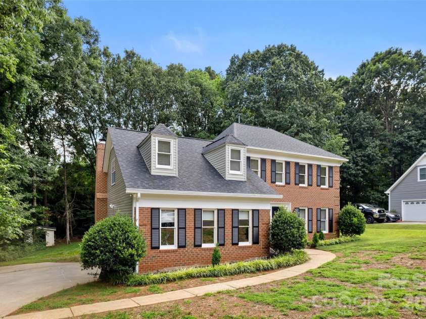 13110 Graymist Drive, Charlotte, NC 28215.  MLS# CAR4410322, YatesRealty ID 40874. 