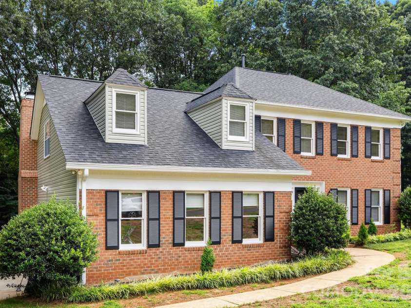13110 Graymist Drive, Charlotte, NC 28215.  MLS# CAR4410322, YatesRealty ID 40874. 