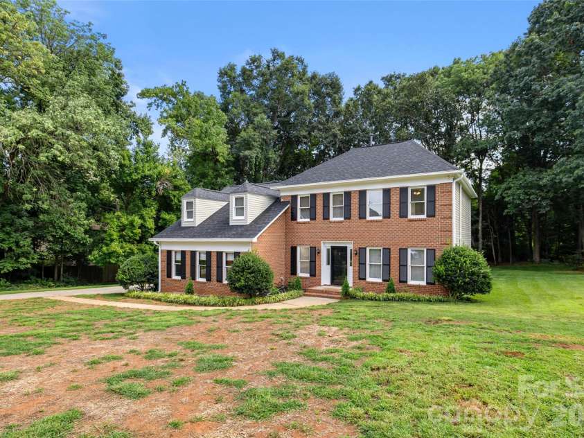 13110 Graymist Drive, Charlotte, NC 28215.  MLS# CAR4410322, YatesRealty ID 40874. 