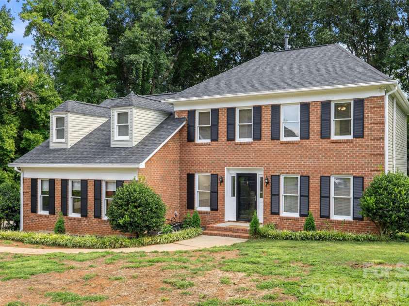 13110 Graymist Drive, Charlotte, NC 28215.  MLS# CAR4410322, YatesRealty ID 40874. 
