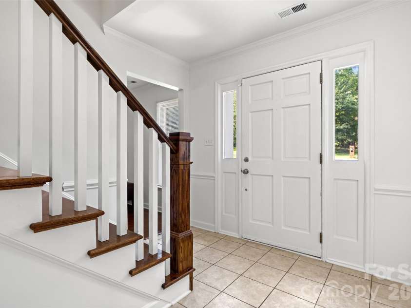 13110 Graymist Drive, Charlotte, NC 28215.  MLS# CAR4410322, YatesRealty ID 40874. 