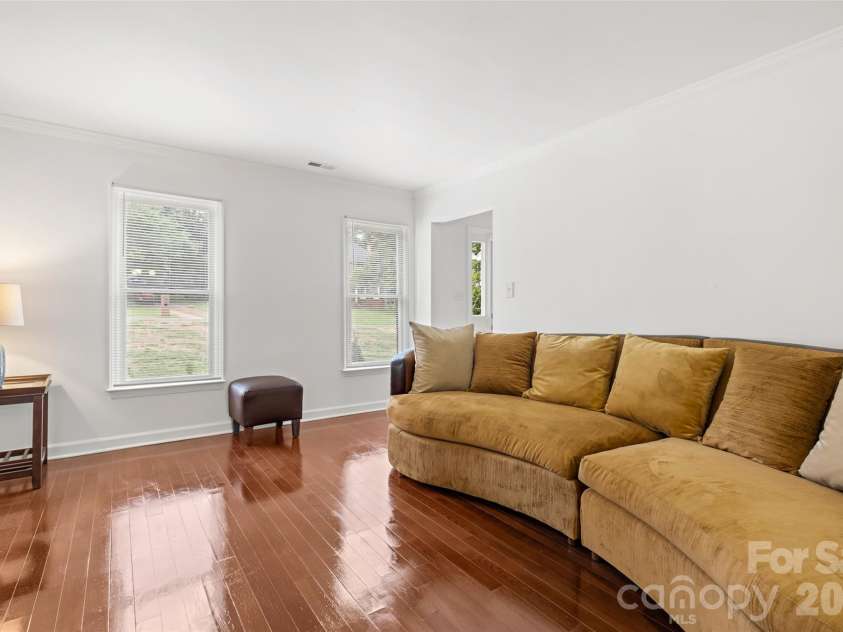 13110 Graymist Drive, Charlotte, NC 28215.  MLS# CAR4410322, YatesRealty ID 40874. 