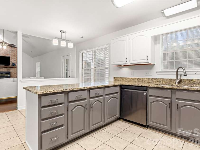 13110 Graymist Drive, Charlotte, NC 28215.  MLS# CAR4410322, YatesRealty ID 40874. 