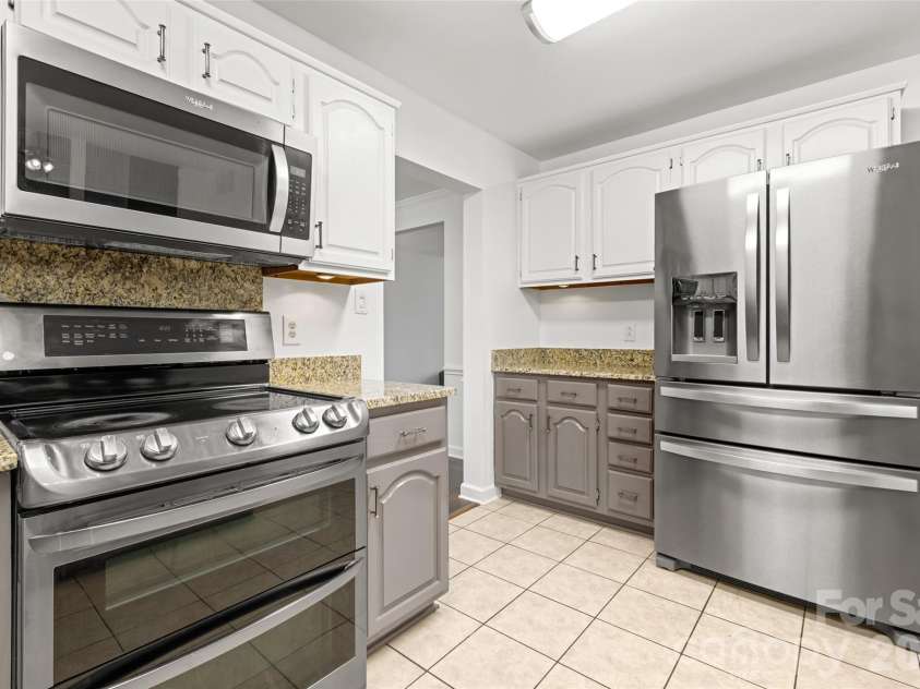 13110 Graymist Drive, Charlotte, NC 28215.  MLS# CAR4410322, YatesRealty ID 40874. 