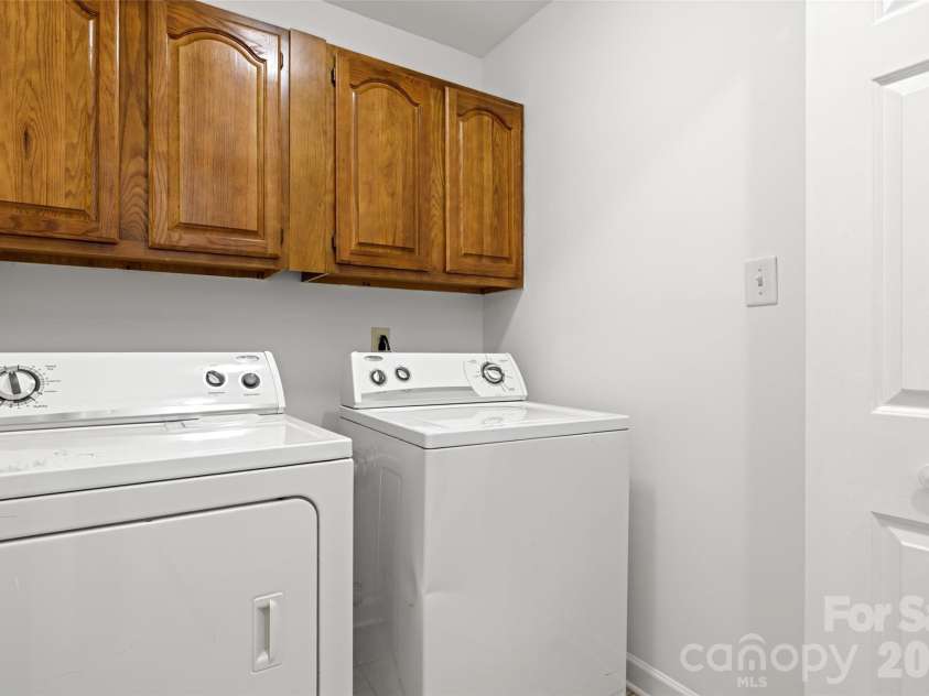 13110 Graymist Drive, Charlotte, NC 28215.  MLS# CAR4410322, YatesRealty ID 40874. 