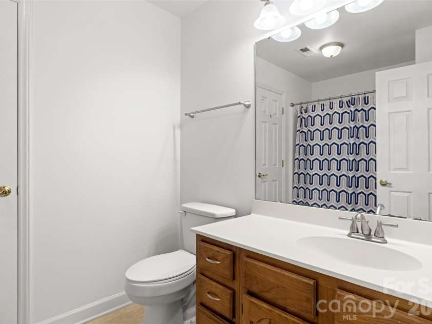 13110 Graymist Drive, Charlotte, NC 28215.  MLS# CAR4410322, YatesRealty ID 40874. 