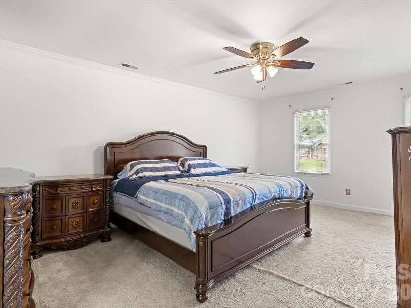 13110 Graymist Drive, Charlotte, NC 28215.  MLS# CAR4410322, YatesRealty ID 40874. 