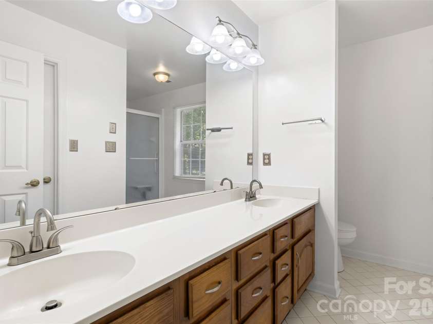 13110 Graymist Drive, Charlotte, NC 28215.  MLS# CAR4410322, YatesRealty ID 40874. 