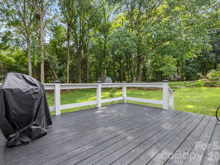 13110 Graymist Drive, Charlotte, NC 28215.  MLS# CAR4410322, YatesRealty ID 40874. 