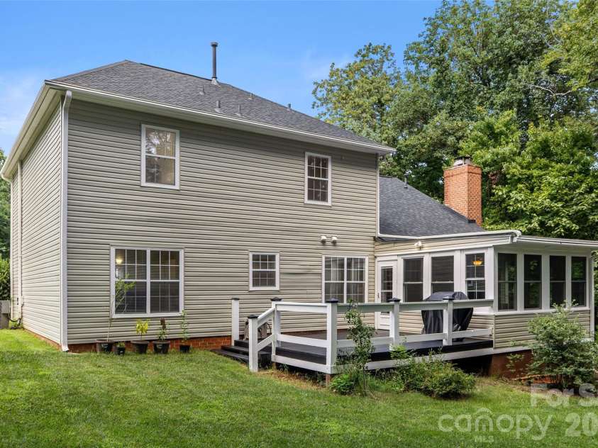 13110 Graymist Drive, Charlotte, NC 28215.  MLS# CAR4410322, YatesRealty ID 40874. 