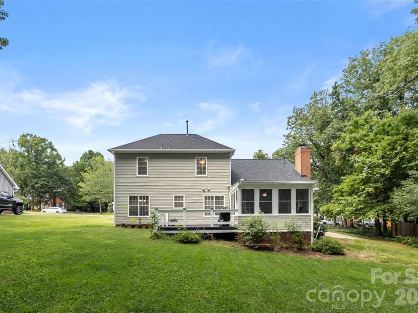 13110 Graymist Drive, Charlotte, NC 28215.  MLS# CAR4410322, YatesRealty ID 40874. 