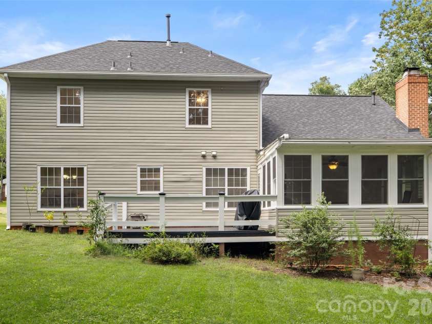 13110 Graymist Drive, Charlotte, NC 28215.  MLS# CAR4410322, YatesRealty ID 40874. 