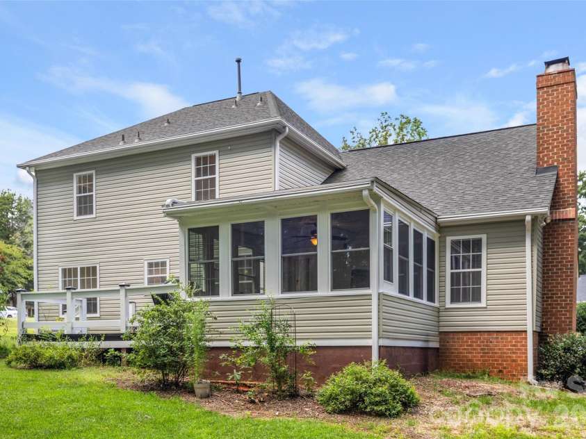 13110 Graymist Drive, Charlotte, NC 28215.  MLS# CAR4410322, YatesRealty ID 40874. 