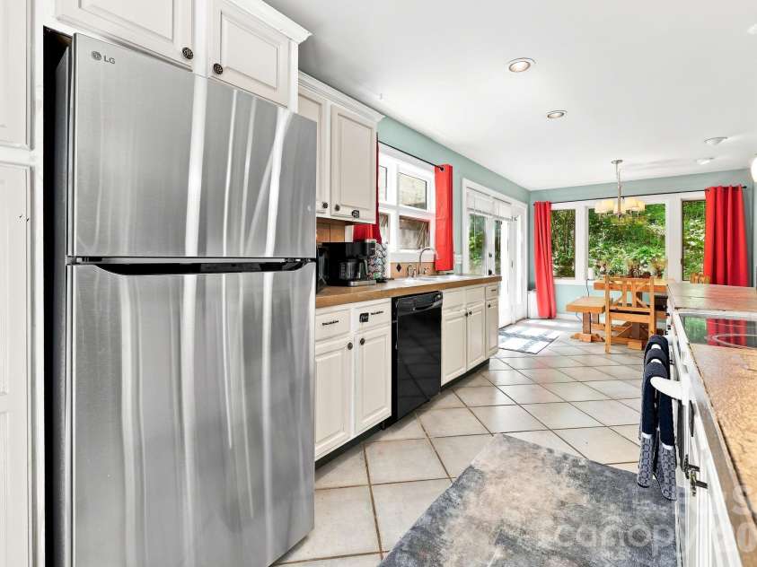 146 Chestnut Walk Drive, Waynesville, NC 28786.  MLS# CAR4408864, YatesRealty ID 40875. 