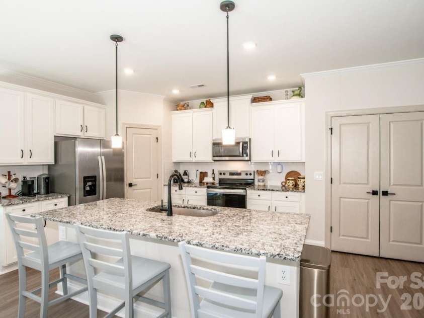 119 Brixham Loop, Troutman, NC 28166.  MLS# CAR4410222, YatesRealty ID 40876. Large Kitchen Island
