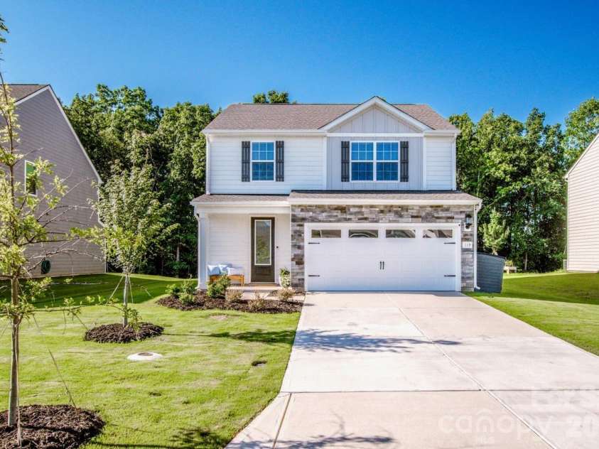 119 Brixham Loop, Troutman, NC 28166.  MLS# CAR4410222, YatesRealty ID 40876. Nice Size Driveway