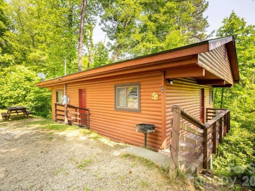295 Blue Ridge Parkway, Bryson City, NC 28713.  MLS# CAR4410466, YatesRealty ID 40878. 