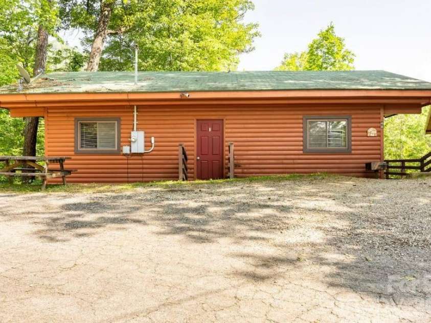 295 Blue Ridge Parkway, Bryson City, NC 28713.  MLS# CAR4410466, YatesRealty ID 40878. 