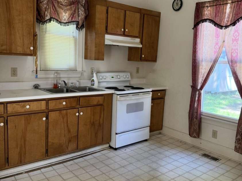 429 Cemetery Street, Salisbury, NC 28144.  MLS# CAR4410425, YatesRealty ID 40884. 