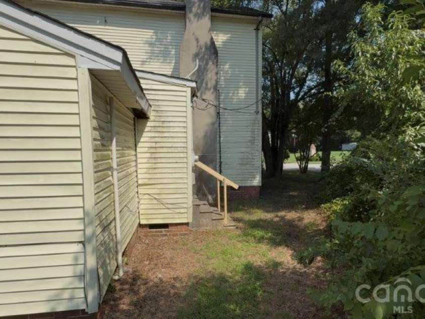 614 Saluda Road, Chester, SC 29706.  MLS# CAR4410542, YatesRealty ID 40887. 