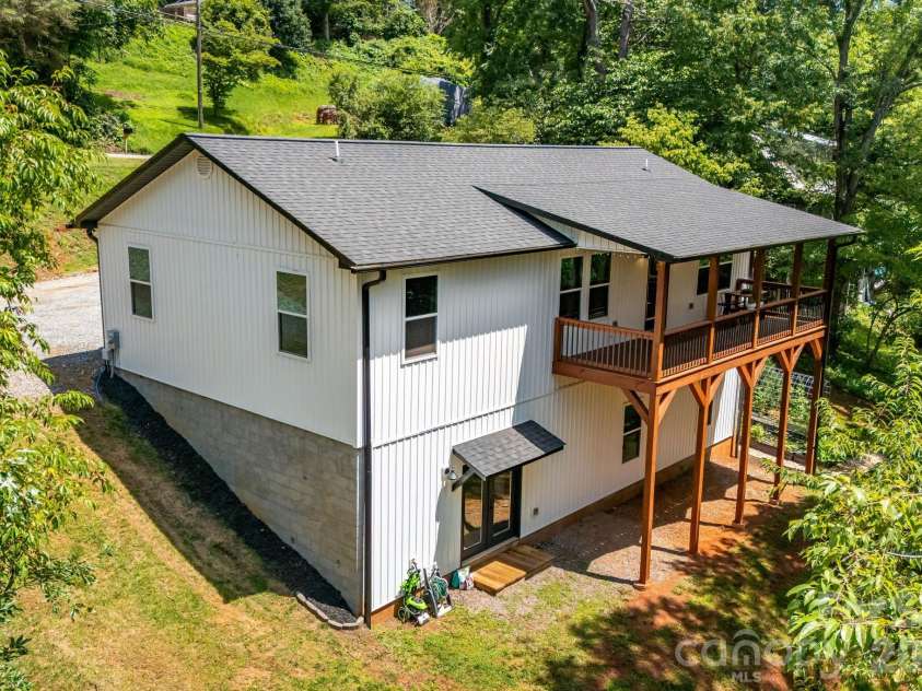 295 Penland Street, Clyde, NC 28721.  MLS# CAR4401322, YatesRealty ID 40888. 