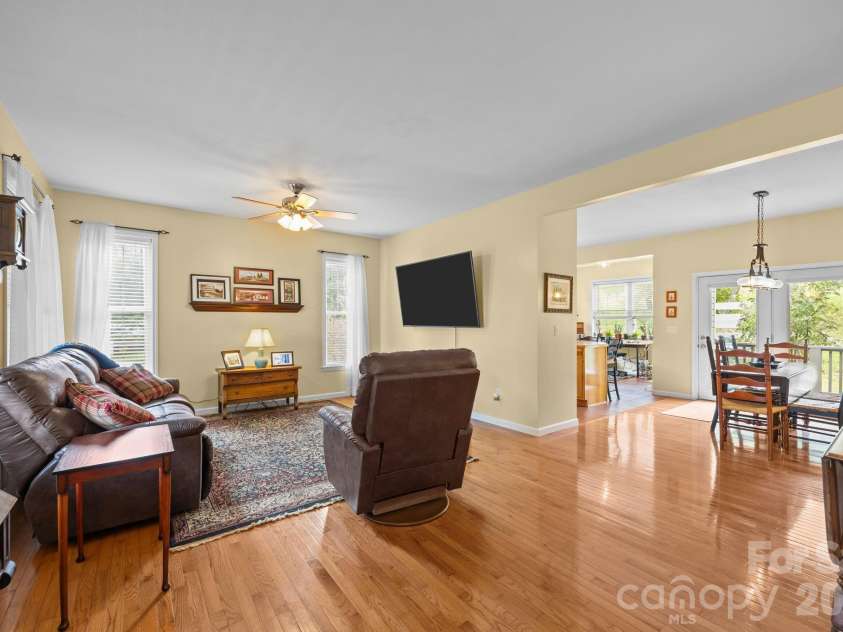 183 Lunar Trace Road, Waynesville, NC 28786.  MLS# CAR4345565, YatesRealty ID 4089. 