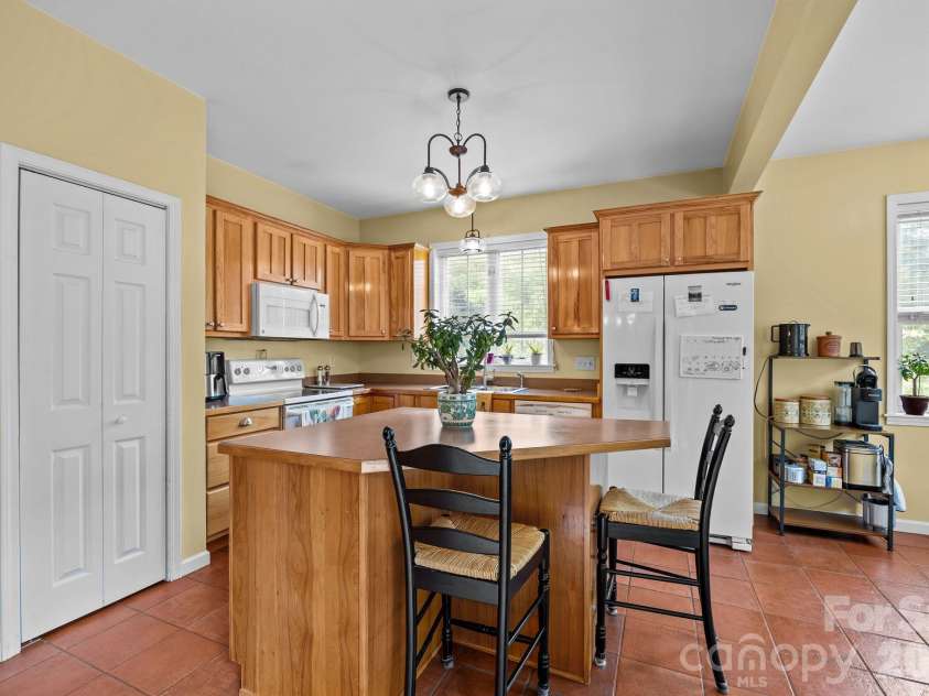 183 Lunar Trace Road, Waynesville, NC 28786.  MLS# CAR4345565, YatesRealty ID 4089. 