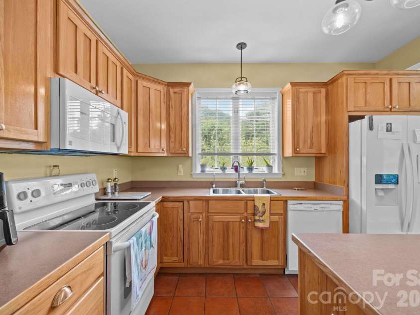 183 Lunar Trace Road, Waynesville, NC 28786.  MLS# CAR4345565, YatesRealty ID 4089. 