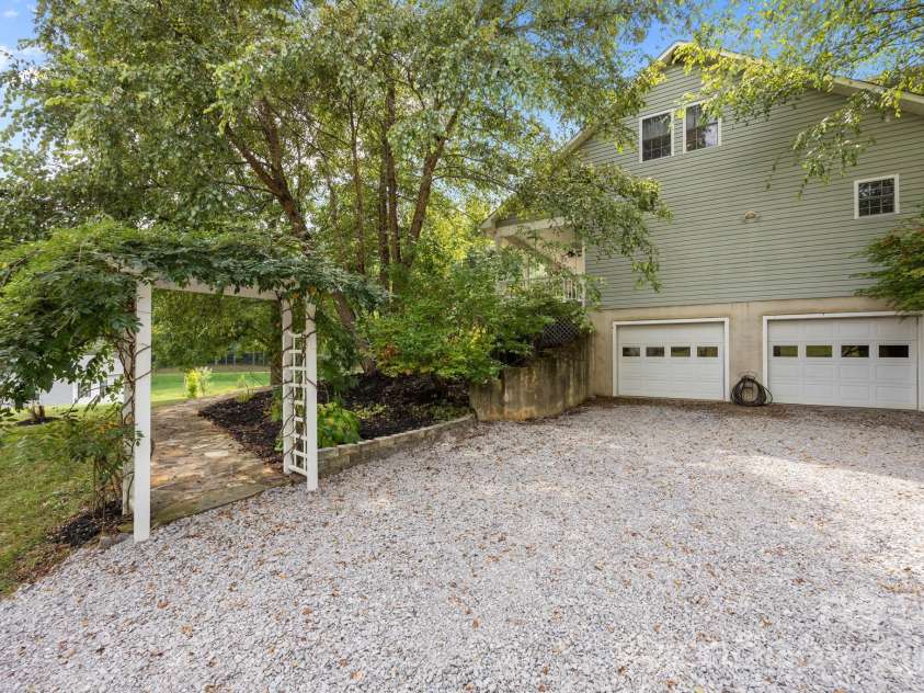 183 Lunar Trace Road, Waynesville, NC 28786.  MLS# CAR4345565, YatesRealty ID 4089. 