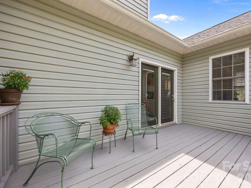 183 Lunar Trace Road, Waynesville, NC 28786.  MLS# CAR4345565, YatesRealty ID 4089. 