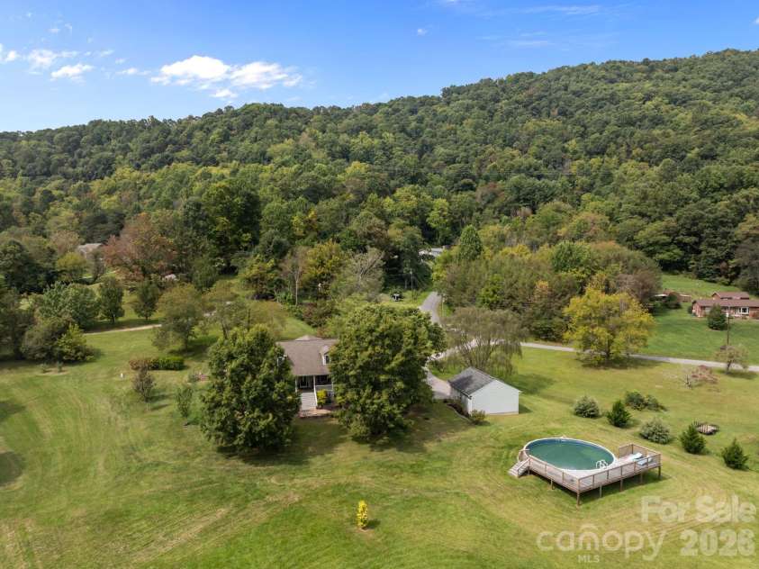 183 Lunar Trace Road, Waynesville, NC 28786.  MLS# CAR4345565, YatesRealty ID 4089. 