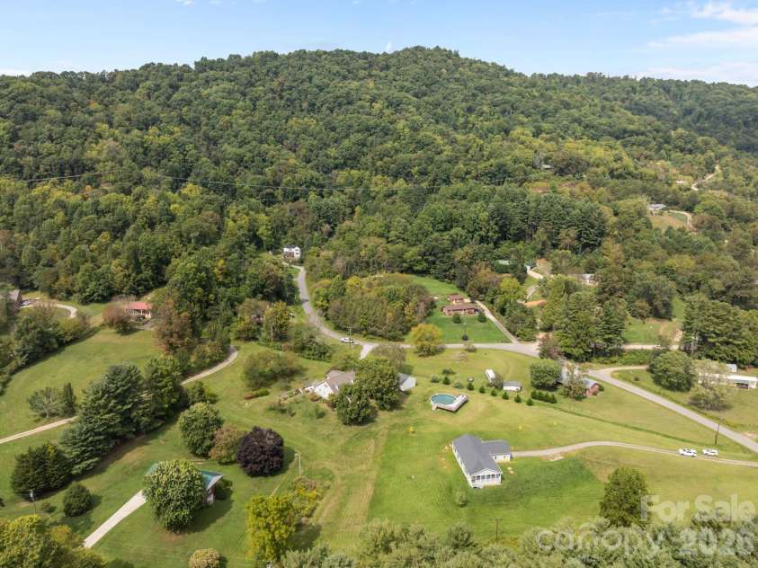 183 Lunar Trace Road, Waynesville, NC 28786.  MLS# CAR4345565, YatesRealty ID 4089. 