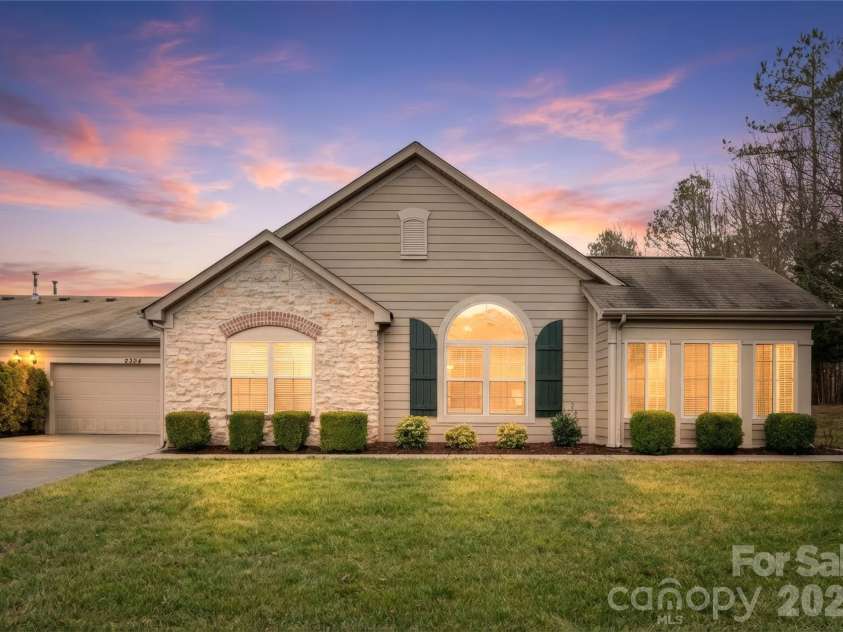 2304 Coltsview Lane, Matthews, NC 28105.  MLS# CAR4335560, YatesRealty ID 4089. 