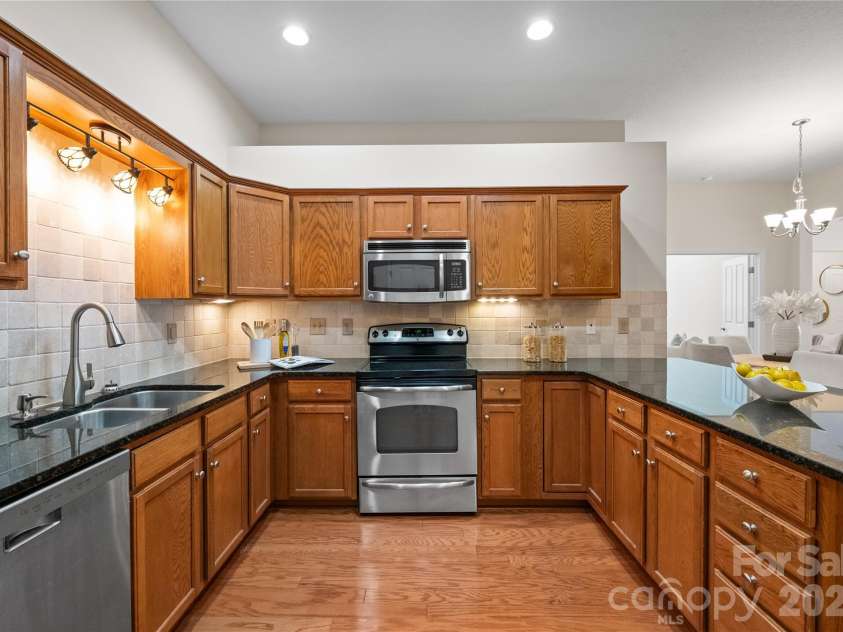 2304 Coltsview Lane, Matthews, NC 28105.  MLS# CAR4335560, YatesRealty ID 4089. 