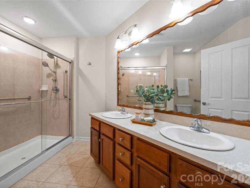 2304 Coltsview Lane, Matthews, NC 28105.  MLS# CAR4335560, YatesRealty ID 4089. 