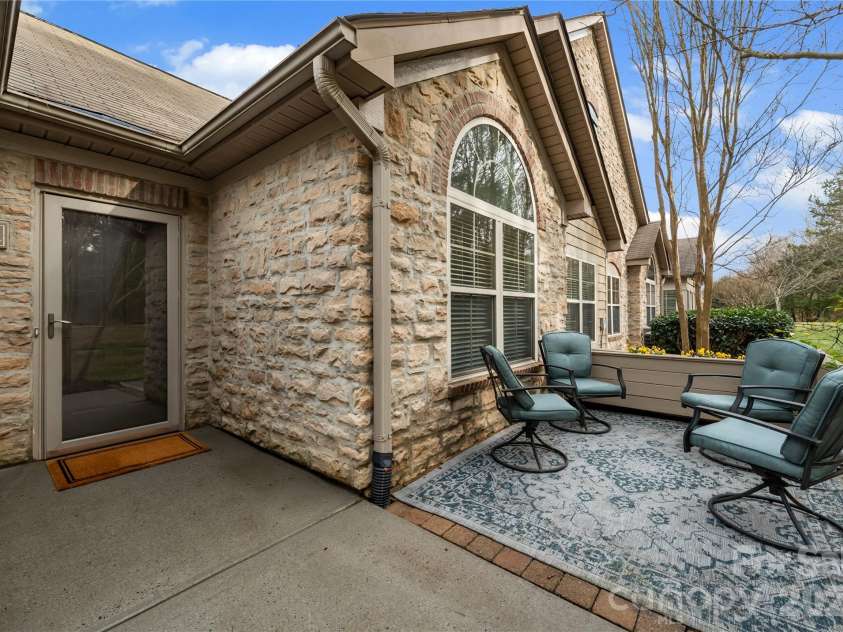 2304 Coltsview Lane, Matthews, NC 28105.  MLS# CAR4335560, YatesRealty ID 4089. 