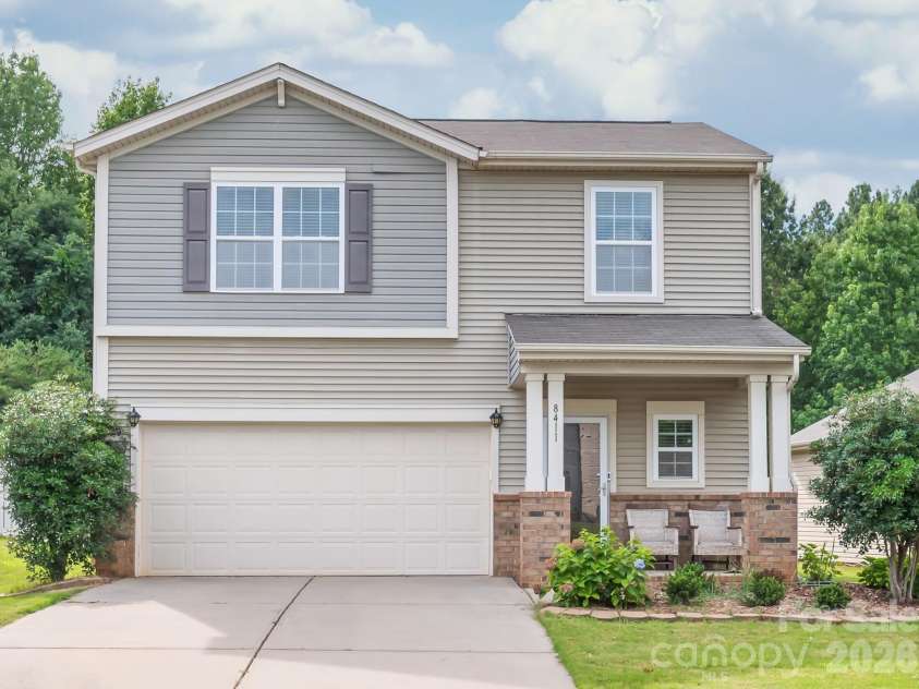 8411 Romana Red Lane, Charlotte, NC 28213.  MLS# CAR4406606, YatesRealty ID 40895. 