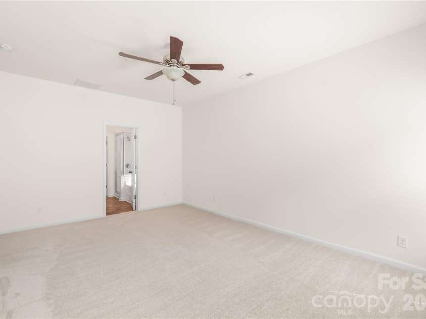 8411 Romana Red Lane, Charlotte, NC 28213.  MLS# CAR4406606, YatesRealty ID 40895. 