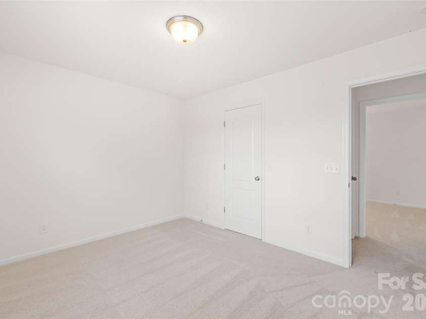 8411 Romana Red Lane, Charlotte, NC 28213.  MLS# CAR4406606, YatesRealty ID 40895. 