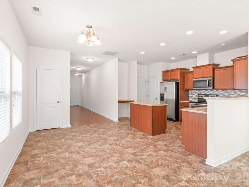 8411 Romana Red Lane, Charlotte, NC 28213.  MLS# CAR4406606, YatesRealty ID 40895. Dining space.