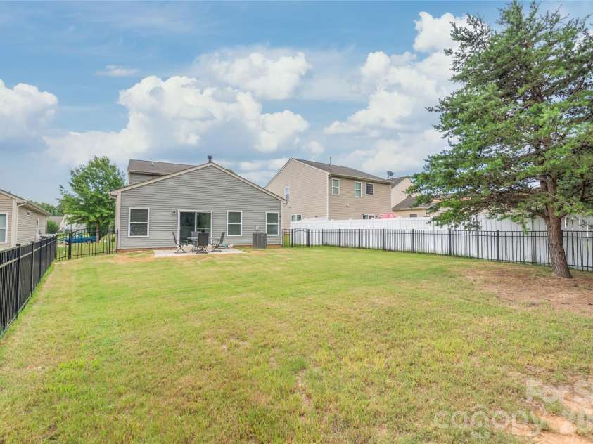 8411 Romana Red Lane, Charlotte, NC 28213.  MLS# CAR4406606, YatesRealty ID 40895. Wow!