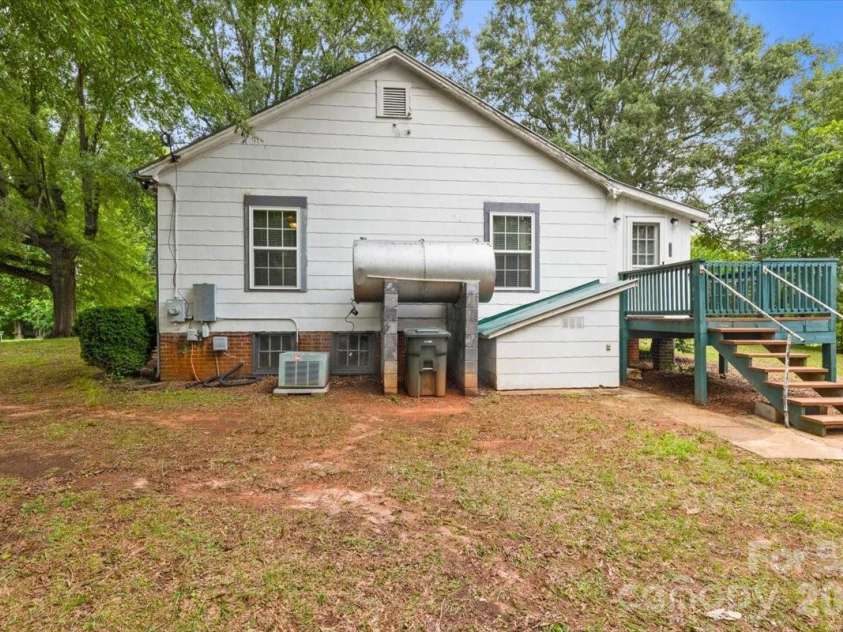1751 NC 10 Highway, Newton, NC 28658.  MLS# CAR4407495, YatesRealty ID 40897. 