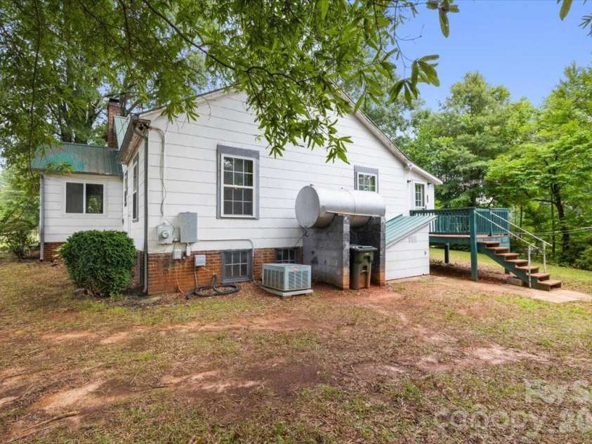 1751 NC 10 Highway, Newton, NC 28658.  MLS# CAR4407495, YatesRealty ID 40897. 